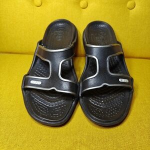CROCS Sanrah Strappy Wedge Black Silver Detailing Open Toe Flip Flop Sandals 11